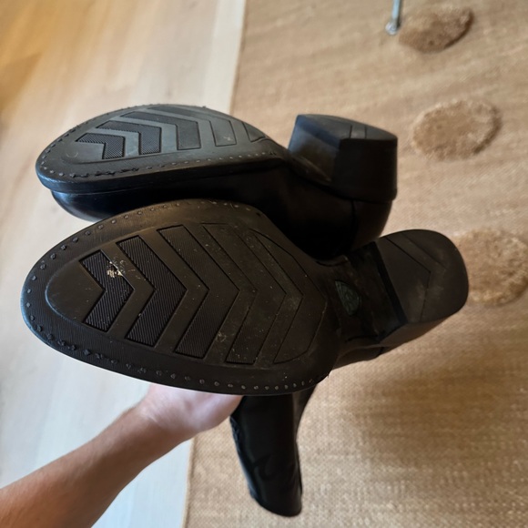 Like New Genuine Ariat Leather Western Boots Men’s size 8.5 in Black - Picture 6 of 11